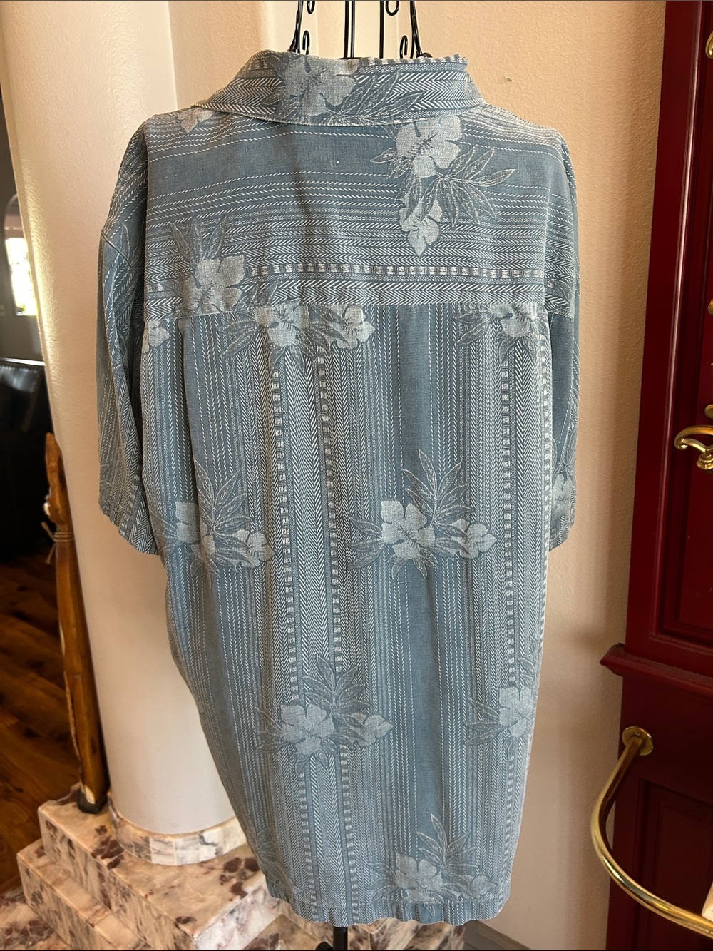 Men's Casual Short-Sleeve Button-Down Shirt in Slate Blue Floral - Picture 7 of 10